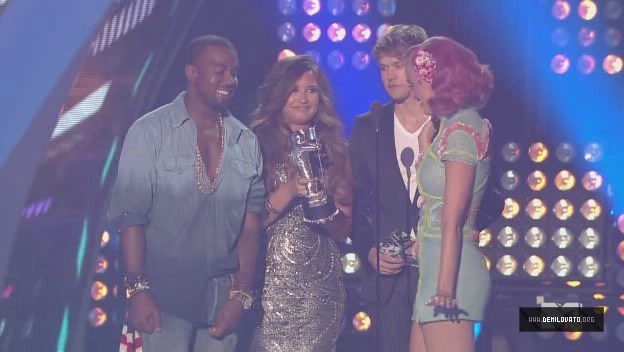 Demzu (17) - Demi - MTV Video Muic Awards 2011 Captures