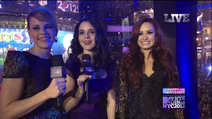 bscap0005 - Selena Gomez-Demi Lovato At The MTV NYE