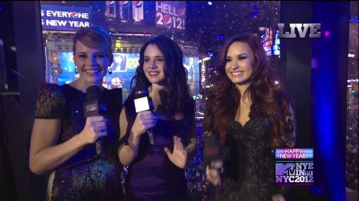 bscap0007 - Selena Gomez-Demi Lovato At The MTV NYE