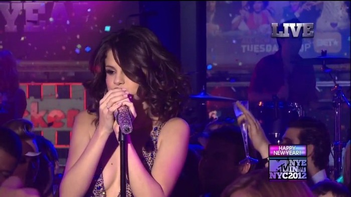 bscap0019 - Selena Gomez-Demi Lovato At The MTV NYE