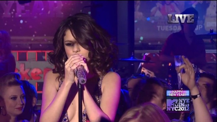 bscap0020 - Selena Gomez-Demi Lovato At The MTV NYE
