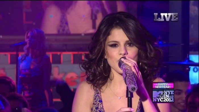 bscap0042 - Selena Gomez-Demi Lovato At The MTV NYE