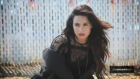 Demzu (32) - Demi - Elle Photosoot - Behind the scenes