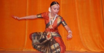 31-300x154 - Dansul clasic indian