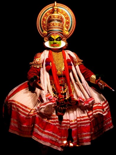 Kathakalidancer-767x1024 - Dansul clasic indian