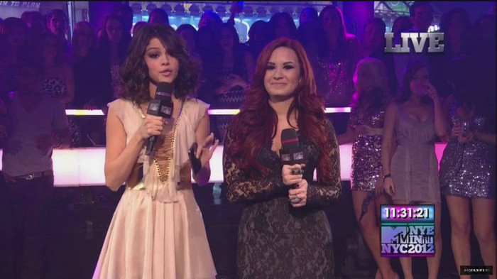 Demzu (19) - Demi - December 31 - MTV New Years Eve Bash 2012 Captures