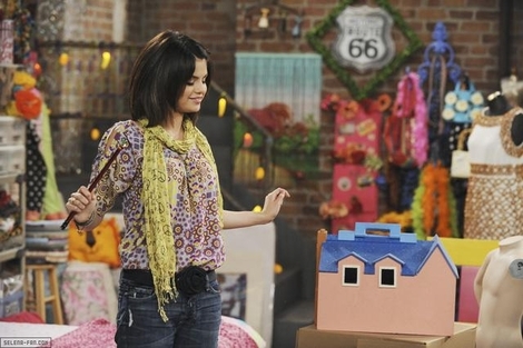 selena-gomez-and-wizards-of-waverly-place-gallery - Alex Russo