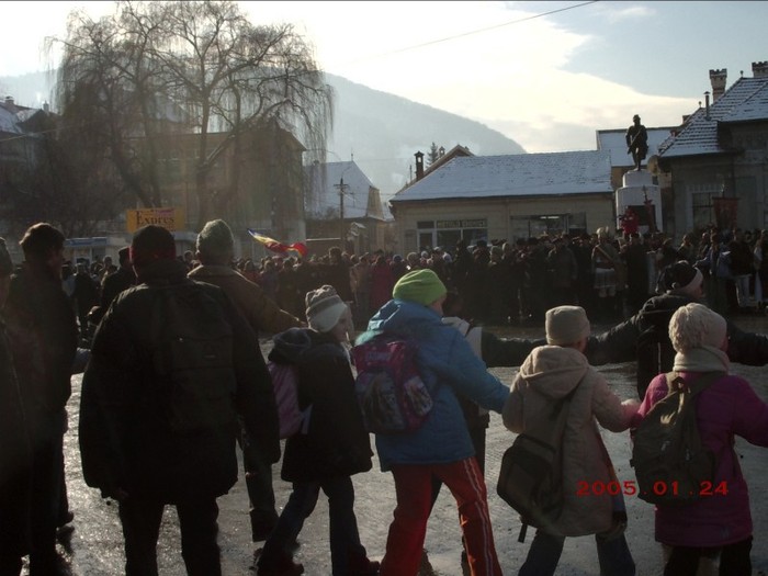 133. Hora Unirii in Piata Prundului