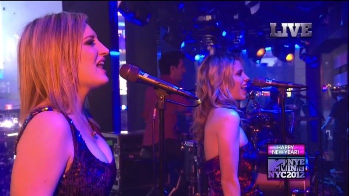 bscap0108 - Selena Gomez-Demi Lovato At The MTV NYE