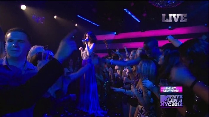 bscap0113 - Selena Gomez-Demi Lovato At The MTV NYE