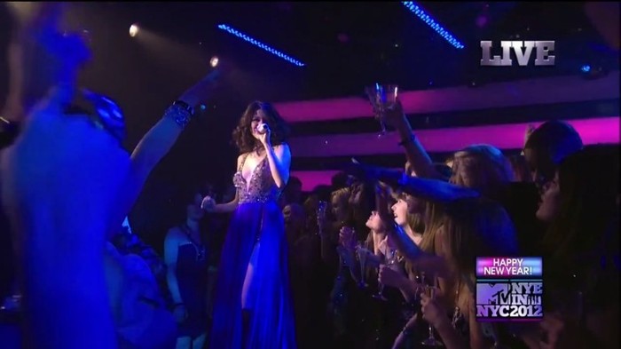 bscap0114 - Selena Gomez-Demi Lovato At The MTV NYE