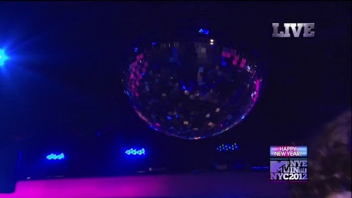 bscap0117 - Selena Gomez-Demi Lovato At The MTV NYE