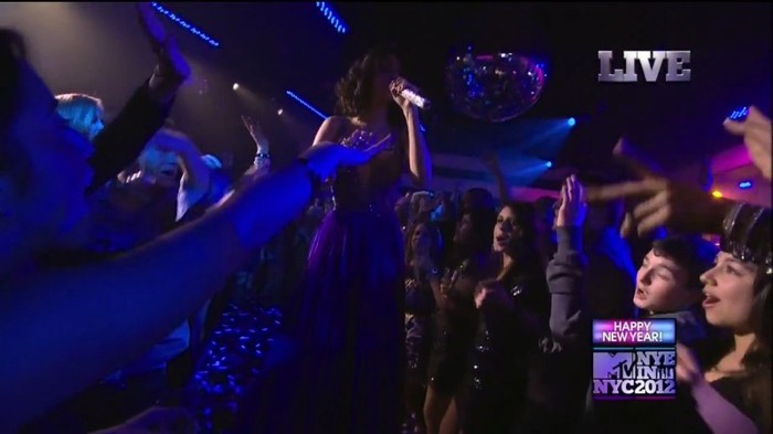 bscap0120 - Selena Gomez-Demi Lovato At The MTV NYE
