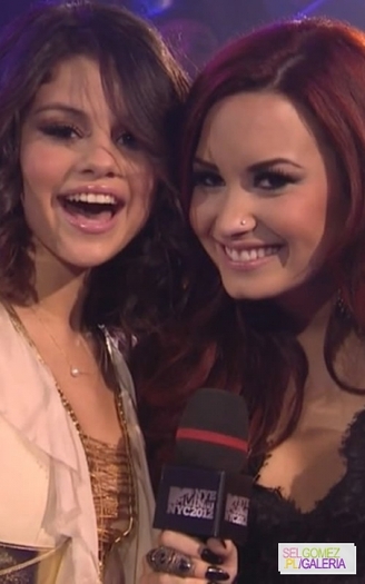 normal_001~43 - With Demi At MTV NYE