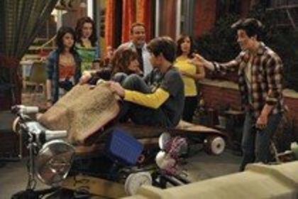 wizards of waverly place Max dezvaluie secretul (2) - Wizards of Waverly Place Max dezvaluie secretul