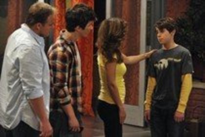 wizards of waverly place Max dezvaluie secretul (7) - Wizards of Waverly Place Max dezvaluie secretul