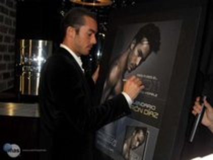 27990486_ZUOWVPMRP - Aaron Diaz