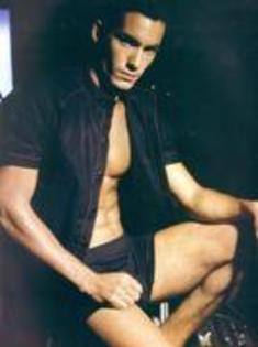 30650026_KNOUAGENR - Aaron Diaz