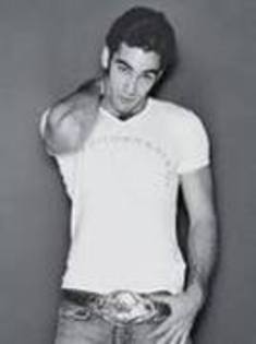 37874990_XNBYVBADR - Aaron Diaz