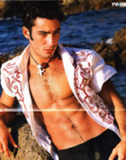 54619841_RJRLYGY2 - Aaron Diaz