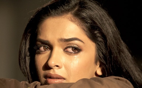 still74[1] - Deepika crying