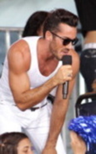 47394789_RHCMVDZPZ - Aaron Diaz