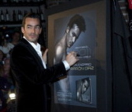 47394803_MYOZKCYPT - Aaron Diaz