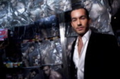 47394804_AKNAQNOVB - Aaron Diaz