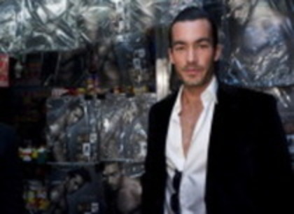 47394805_TXDHMZNVG - Aaron Diaz
