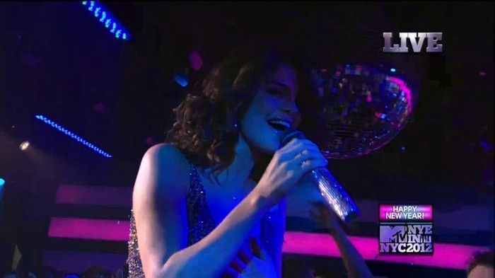 bscap0125 - Selena Gomez-Demi Lovato At The MTV NYE