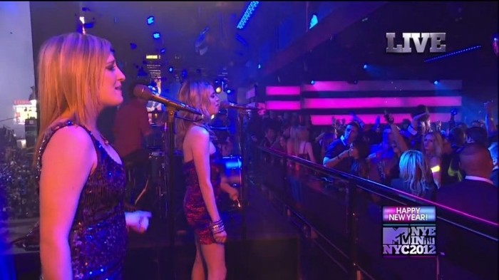 bscap0129 - Selena Gomez-Demi Lovato At The MTV NYE