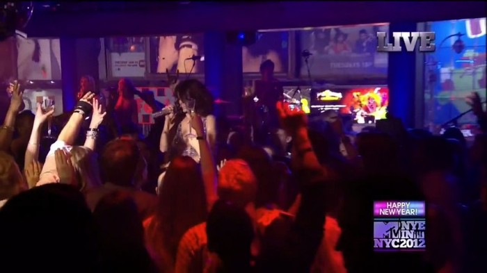 bscap0135 - Selena Gomez-Demi Lovato At The MTV NYE