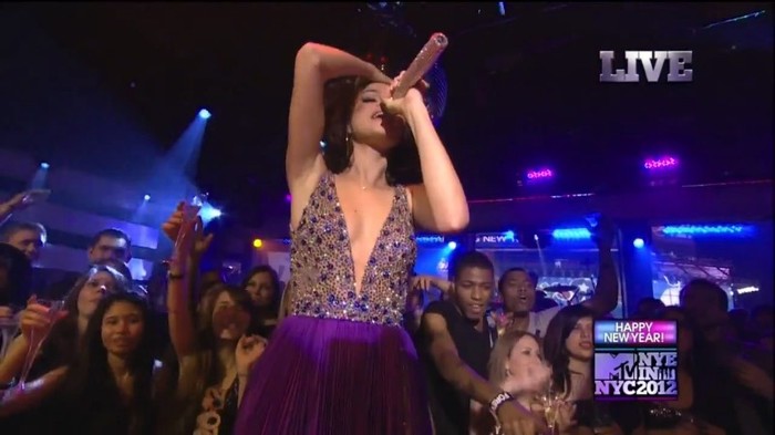 bscap0144 - Selena Gomez-Demi Lovato At The MTV NYE