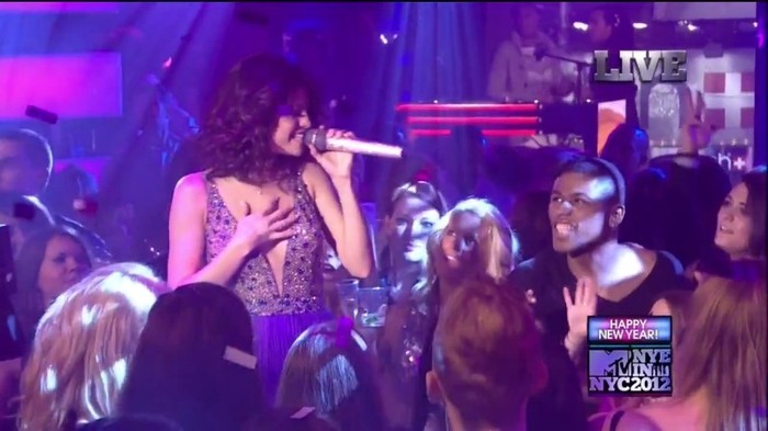 bscap0151 - Selena Gomez-Demi Lovato At The MTV NYE