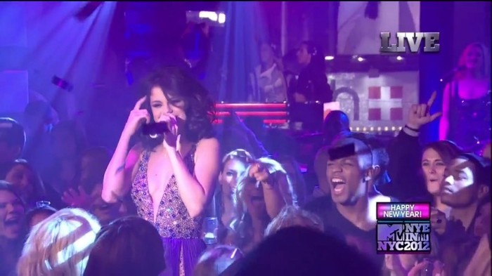 bscap0152 - Selena Gomez-Demi Lovato At The MTV NYE