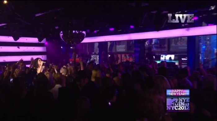 bscap0175 - Selena Gomez-Demi Lovato At The MTV NYE