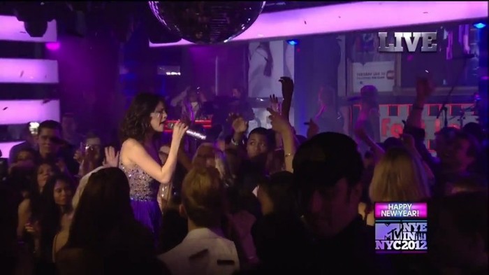 bscap0176 - Selena Gomez-Demi Lovato At The MTV NYE
