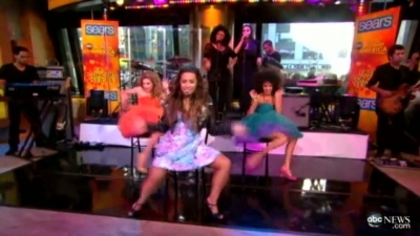 Demzu (18) - Demi - September 19 - Good Morning America Performs Captures