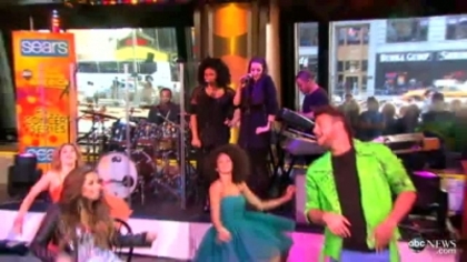 Demzu (22) - Demi - September 19 - Good Morning America Performs Captures