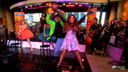 Demzu (43) - Demi - September 19 - Good Morning America Performs Captures