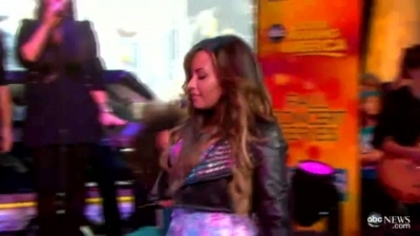 Demzu (66) - Demi - September 19 - Good Morning America Performs Captures