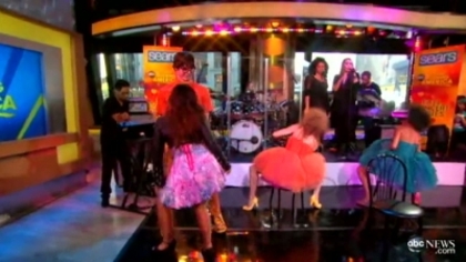 Demzu (90) - Demi - September 19 - Good Morning America Performs Captures