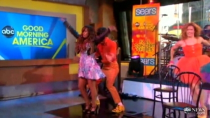 Demzu (98) - Demi - September 19 - Good Morning America Performs Captures