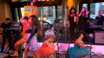 Demzu (106) - Demi - September 19 - Good Morning America Performs Captures