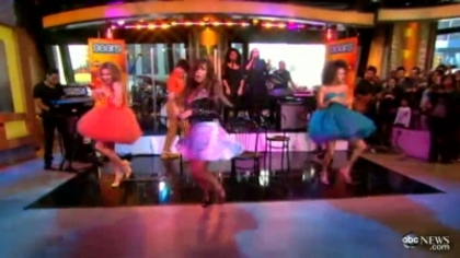 Demzu (116) - Demi - September 19 - Good Morning America Performs Captures