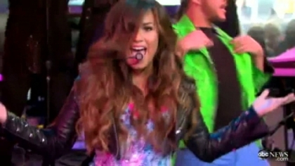 Demzu (124) - Demi - September 19 - Good Morning America Performs Captures