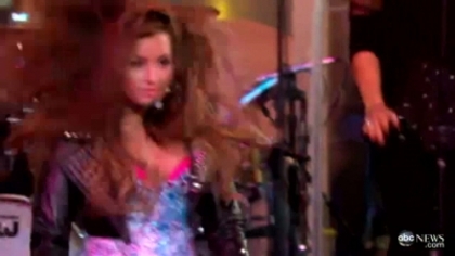 Demzu (140) - Demi - September 19 - Good Morning America Performs Captures