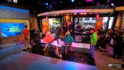 Demzu (146) - Demi - September 19 - Good Morning America Performs Captures