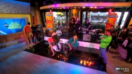 Demzu (150) - Demi - September 19 - Good Morning America Performs Captures
