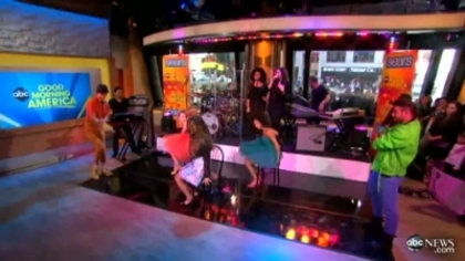 Demzu (151) - Demi - September 19 - Good Morning America Performs Captures
